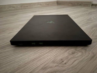 Razer blade 17 foto 2