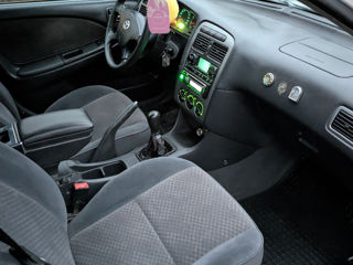 Toyota Avensis foto 8