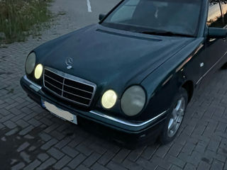 Mercedes E-Class foto 1