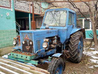 Vînd Tractor MTZ-80+plug.