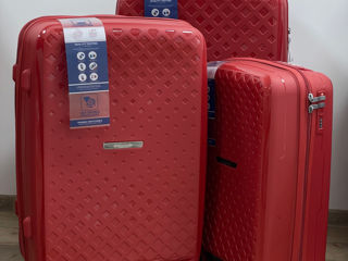 Комплекты чемоданов из полипропилена  3 штуки . foto 6