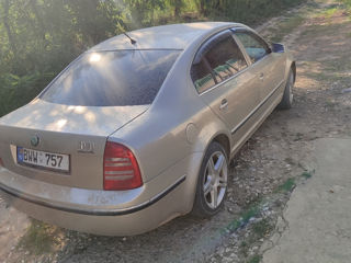 Skoda Superb foto 1