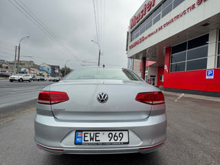 Volkswagen Passat foto 4