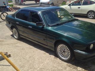 BMW 5 Series foto 1