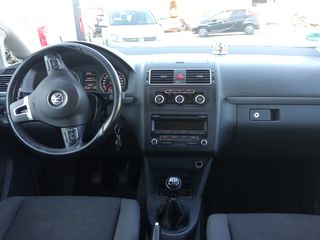 Volkswagen Touran foto 8