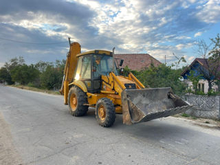 Prestam servicii de Excavator și Tranșeekopateli