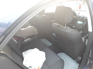 Toyota Avensis foto 8