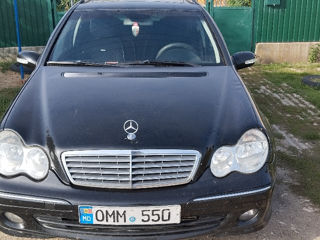 Mercedes C-Class foto 1