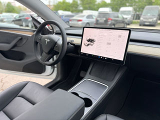 Tesla Model Y foto 9