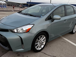 Toyota Prius v