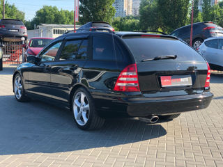 Mercedes C-Class foto 3