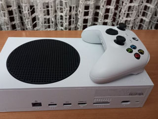 Продам Xbox Series S 512GB  в отличном состоянии