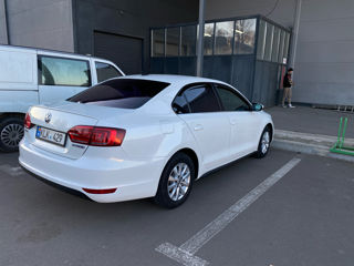 Volkswagen Jetta foto 2