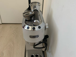 Aparat de cafea Delonghi Dedica