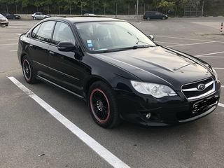 Subaru Legacy foto 2