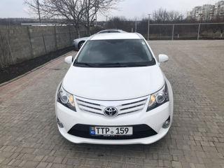 Toyota Avensis foto 1