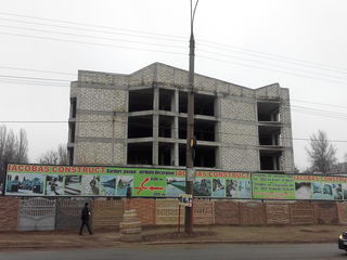 Коммерческий центр (недостроенный) с широким фасадом. foto 1