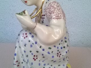 Фарфоровая статуэтка "Малахитовая шкатулка"