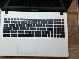 Asus X551MA cu 4 nuclee. foto 2