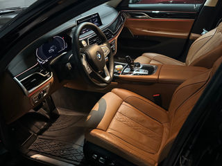 BMW 7 Series фото 6