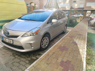 Toyota Prius v