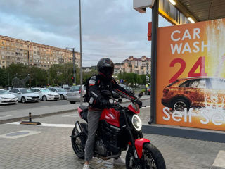 Ducati Monster 937 Plus foto 2