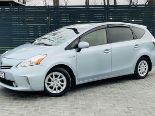 Toyota Prius v foto 4