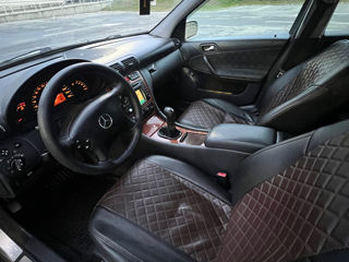 Mercedes C-Class foto 10