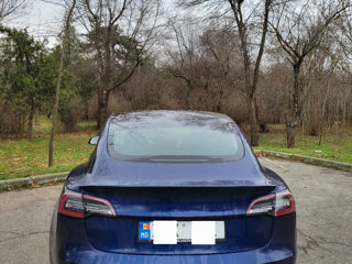 Tesla Model 3 foto 2