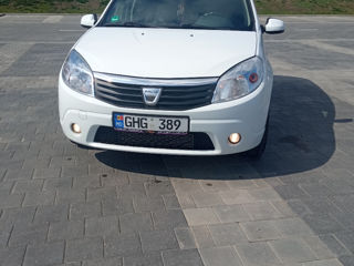 Dacia Sandero foto 2