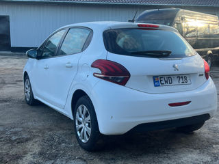 Peugeot 208 foto 5