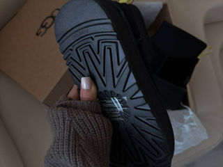 UGG Mini Dipper Black foto 5