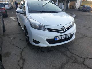 Chirie auto Prakat auto Chisinau dacia prius golf skoda toyota yaris foto 7