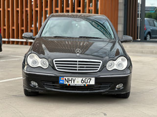 Mercedes C-Class foto 2