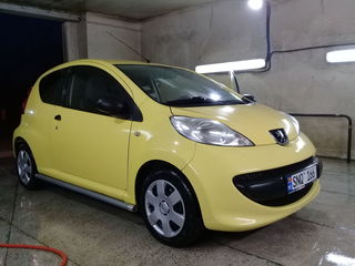 Peugeot 107 foto 1