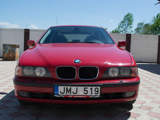 BMW 5 Series foto 1