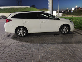 Toyota Auris фото 5