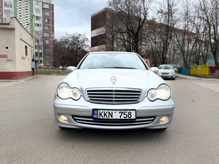 Mercedes C-Class foto 2