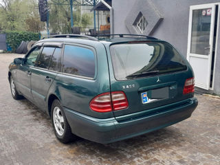 Mercedes E-Class Wagon foto 10