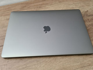 Macbook Pro 15 2018 (i9 8x 4.00Ghz, 16Gb, 256Gb, Radeon Pro 555 4Gb) foto 4