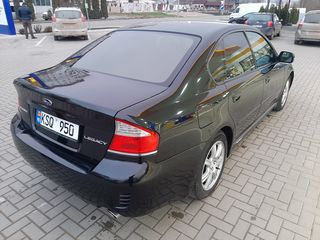 Subaru Legacy foto 2