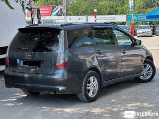 Mitsubishi Grandis foto 2