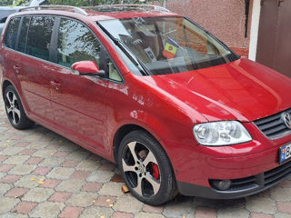 Volkswagen Touran foto 3