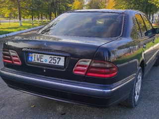 Mercedes E-Class foto 2