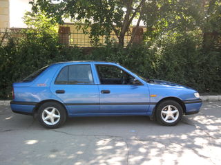 Nissan Sunny foto 1