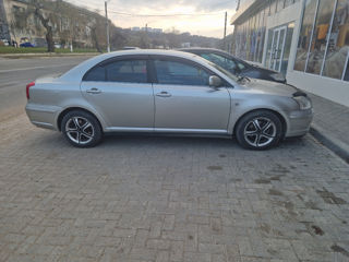 Toyota Avensis foto 4