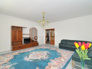 Apartament cu 3 camere, reparație euro, Centru, 450 € ! foto 2