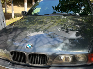 BMW 5 Series foto 2