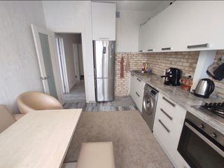 Se vinde apartament mobilat complet cu vederea spre parc ,zonă linistită și curată foto 7