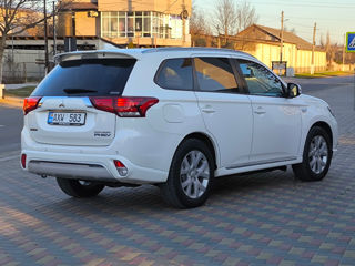 Mitsubishi Outlander foto 2